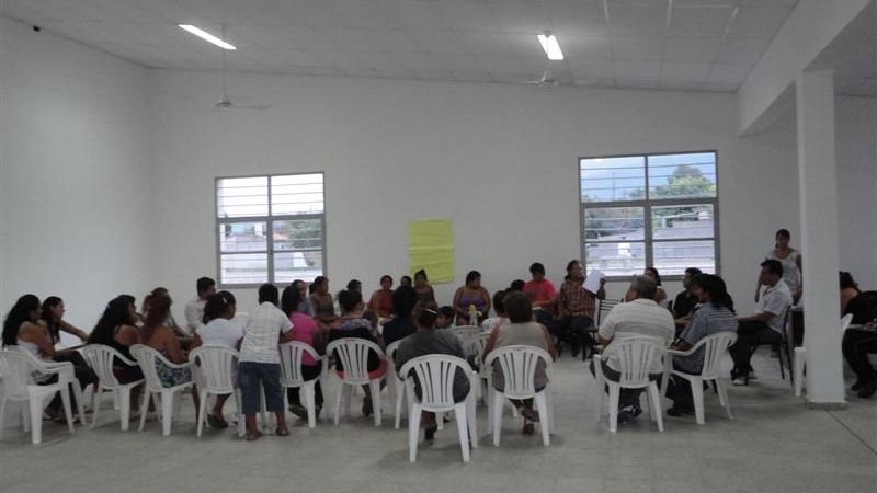 Vecinos del Sur con autoridades del PROMEBA