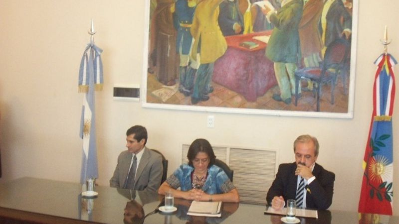 La gobernadora autorizó la realización de obras de energía, agua y gas