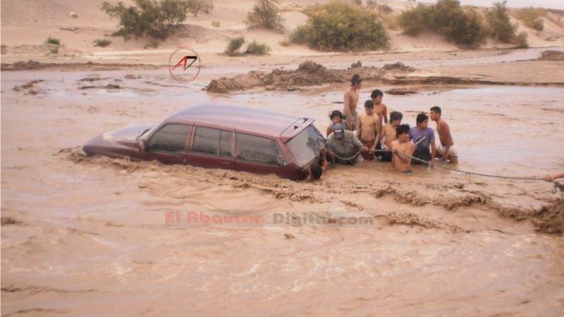 Milagroso rescate de turistas que eran arrastrados por creciente