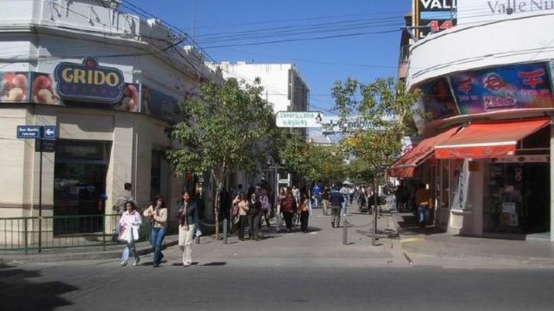 Clausuran heladería y pizzería por la presencia de cucarachas y falta de higiene