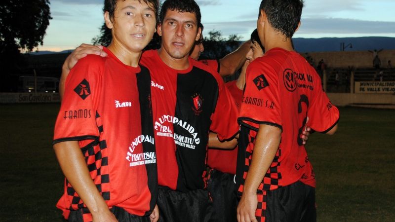 Defensores clasificado y Obreros metió suspenso en la Zona 69