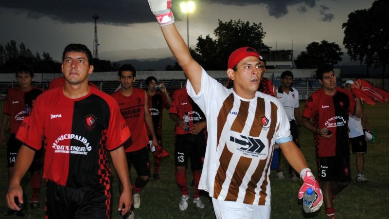 Defensores clasificado y Obreros metió suspenso en la Zona 69