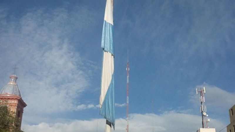 Bandera a media asta