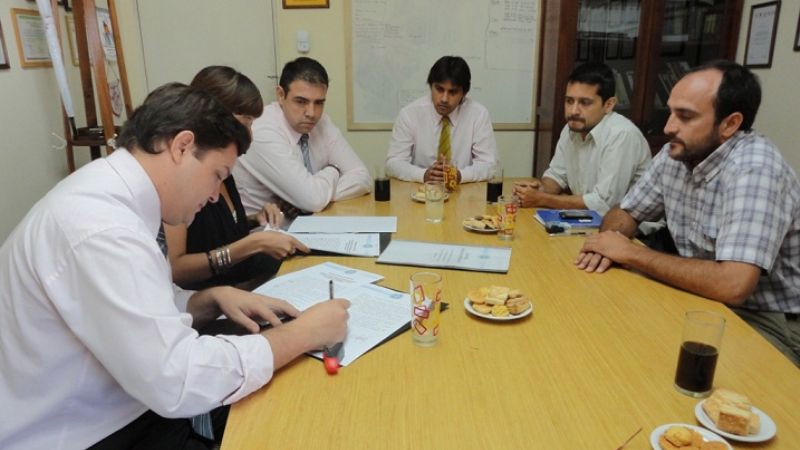 El CD capitalino firmó convenio con el Consejo de Informática