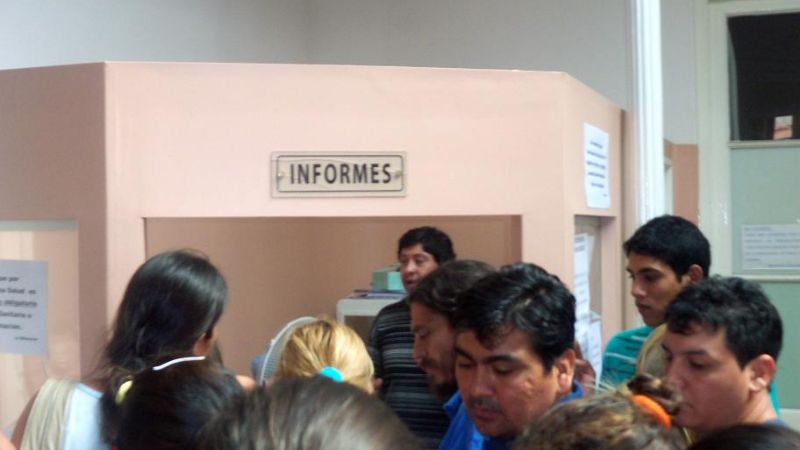 Quemaron gomas frente a Sanidad Municipal