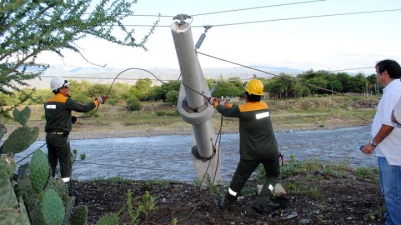En varios sectores de la provincia, se busca restablecer el servicio de energía 