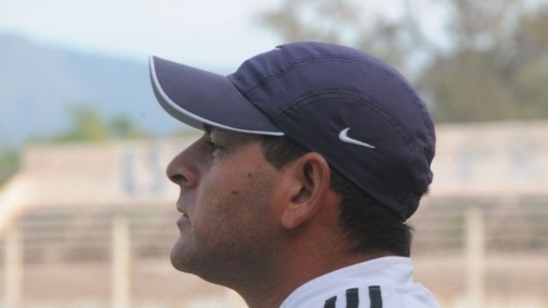 Luis Gómez suena como DT de Villa Dolores