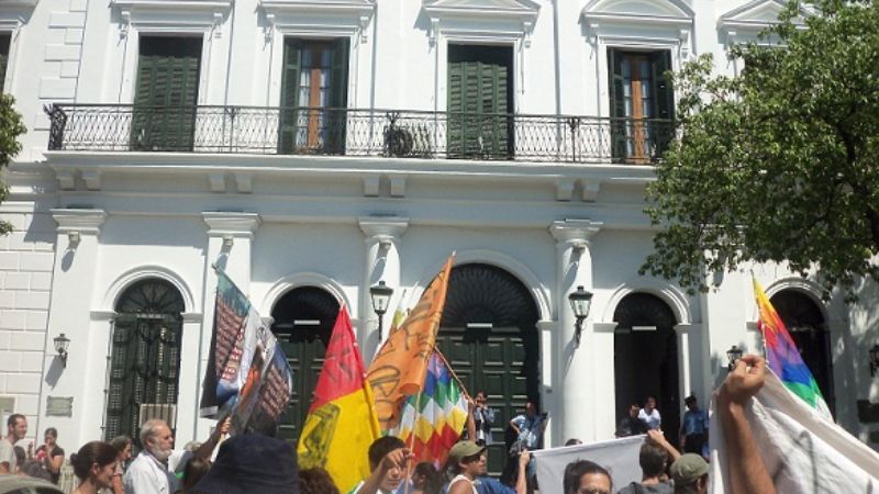 Antimineros se manifestaron frente a Casa de Gobierno y piden diálogo