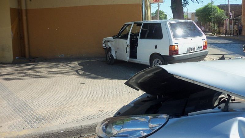 Cruzó semáforo en rojo y fue embestido