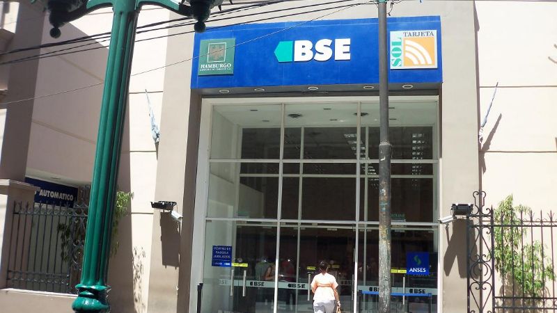 Empleados temen ola de despido en el Banco Santiago del Estero