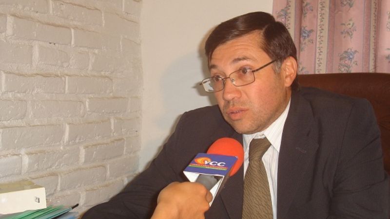 El fiscal González insiste con su licencia