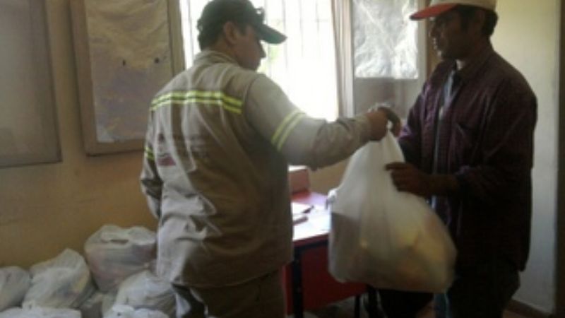 Entrega de módulos alimentarios a trabajadores