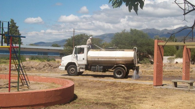 El municipio trabaja en el mantenimiento de las plazas