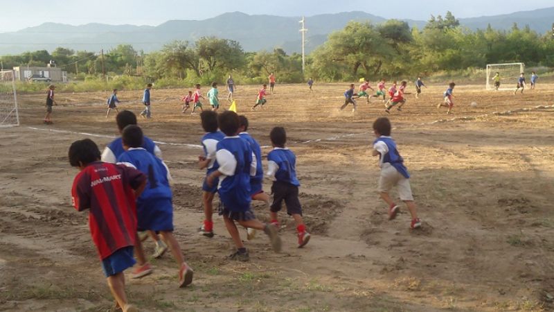 En Andalgalá, comenzó el proyecto “Un potrero, una cancha”