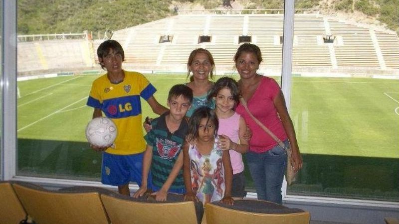 Niños del interior de Valle Viejo de paseo