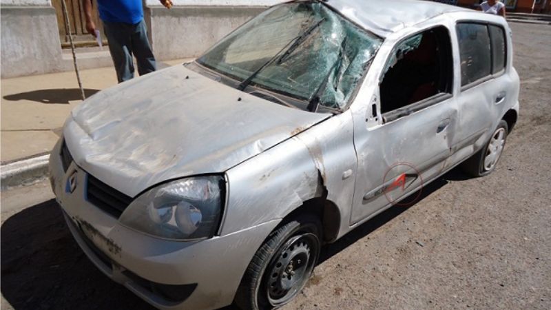 Volcó auto en la ruta a Palo Blanco y salieron ilesos