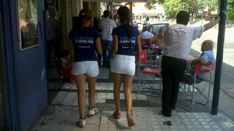 De quien fue la idea de poner promotoras