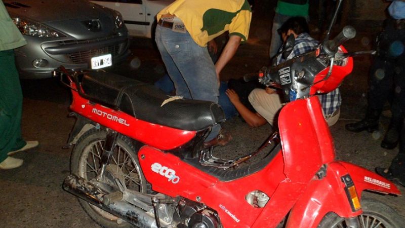 Mujer se accidentó tras chocar con un auto