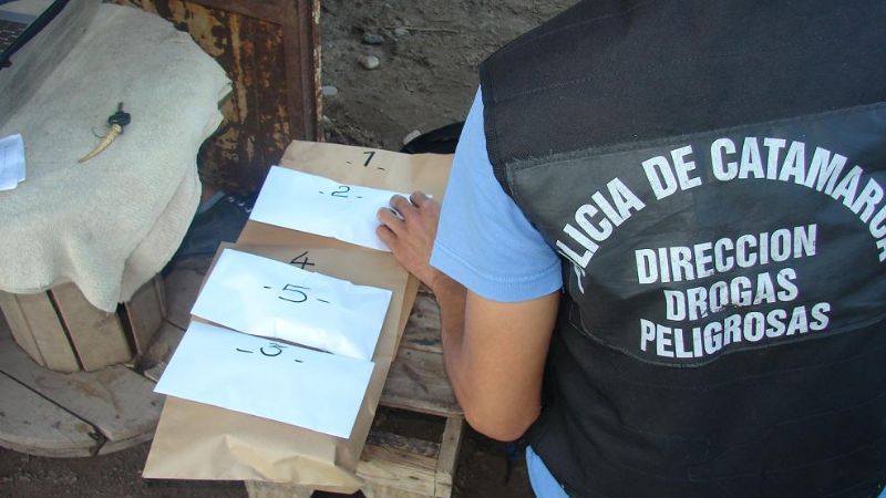 Secuestran marihuana, cocaían, dinero en efectivo, y detienen a dos personas