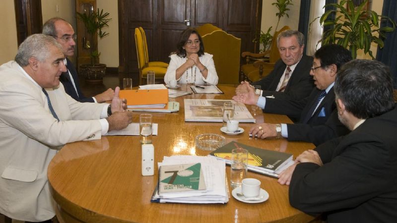 Firman convenio para la construcción de ruta