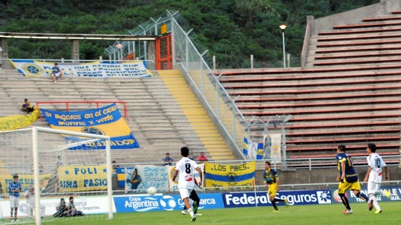 Policial sacó chapa y se afianza en zona de clasificación