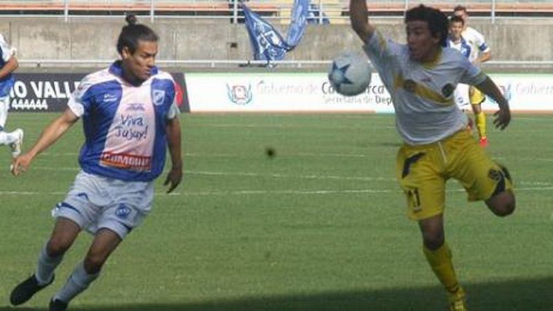 Policial y una difícil parada en Perico 