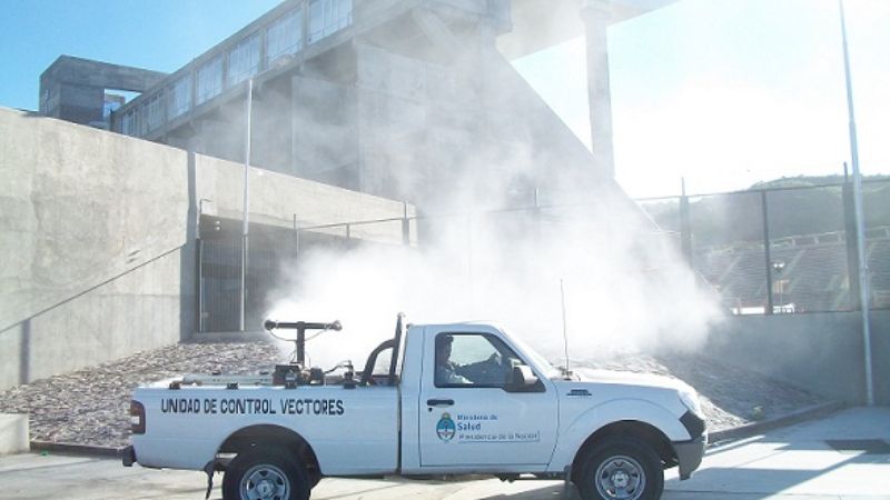 Fumigan contra el dengue en el estadio Bicentenario 