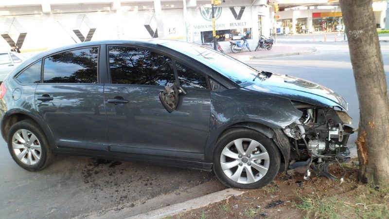 Perdió el control y chocó