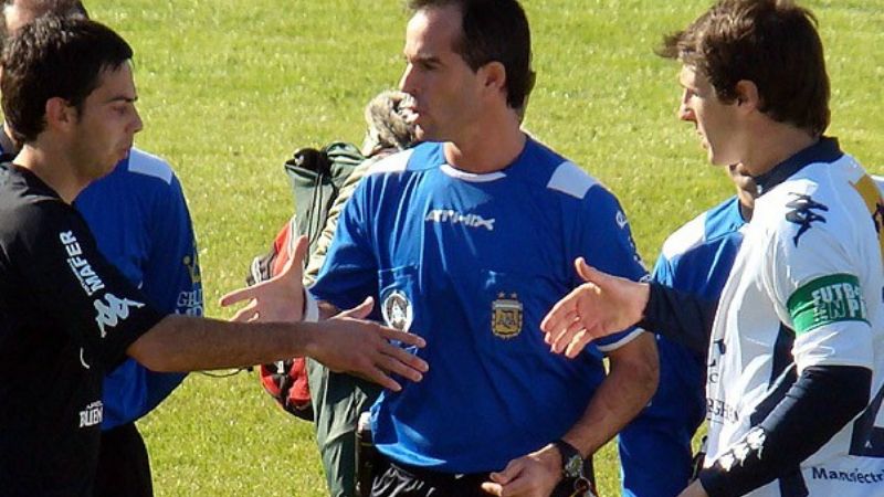 Julio Barraza será el juez para Policial-Sp. Barracas 