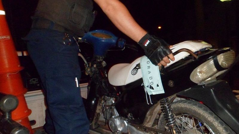 Motociclista quiso huir cuando ya lo habían multado