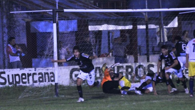 Policial y Villa Cubas perdieron 2-1 y la “memoria” en el Argentino B