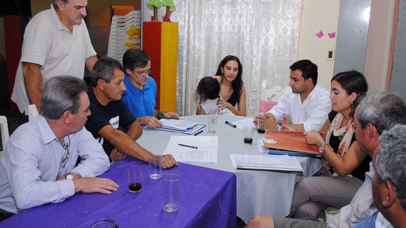 Paracaidistas procuran su normalización institucional