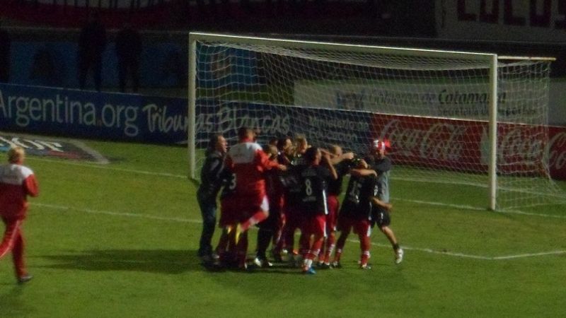 Repaso en imágenes de los incidentes y festejo foráneo