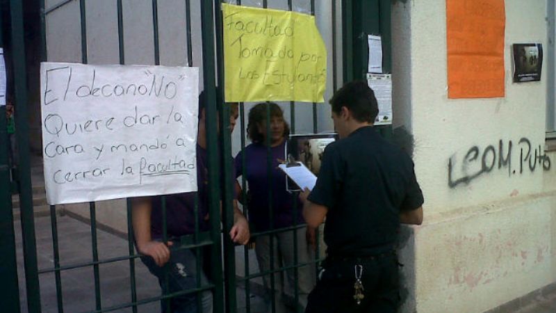 Estudiantes tomaron la Facultad de Ciencias de la Salud