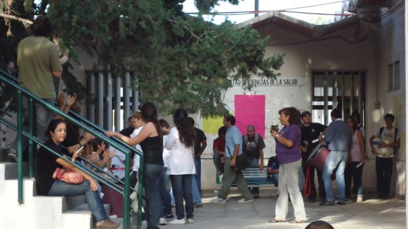 Estudiantes tomaron la Facultad de Ciencias de la Salud