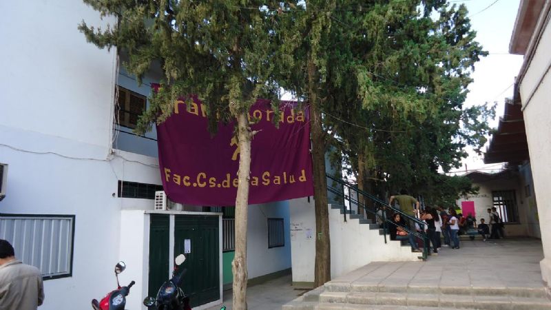 Estudiantes tomaron la Facultad de Ciencias de la Salud