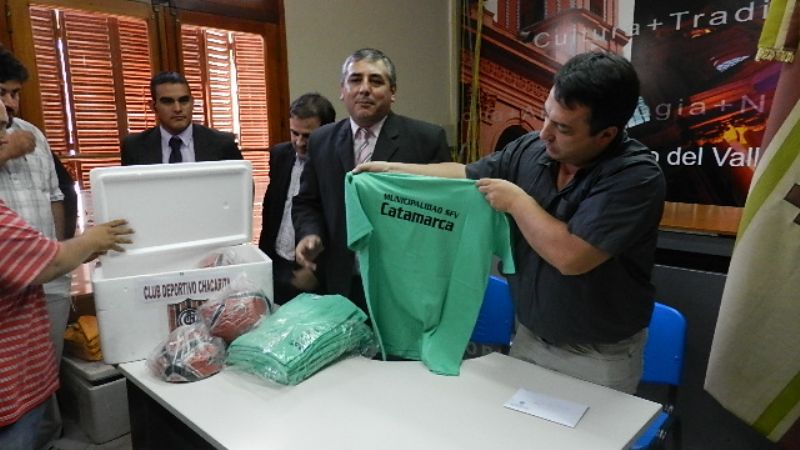 Entrega de indumentaria y botiquines a los Clubes del Circuito 8 y 9