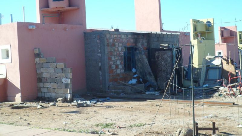 Una familia se instaló en la vivienda quemada ayer
