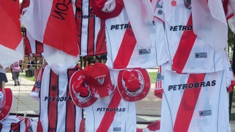 Esquinas catamarqueñas de rojo y blanco