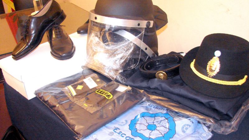Entregan uniformes y equipamiento de seguridad a la Policía