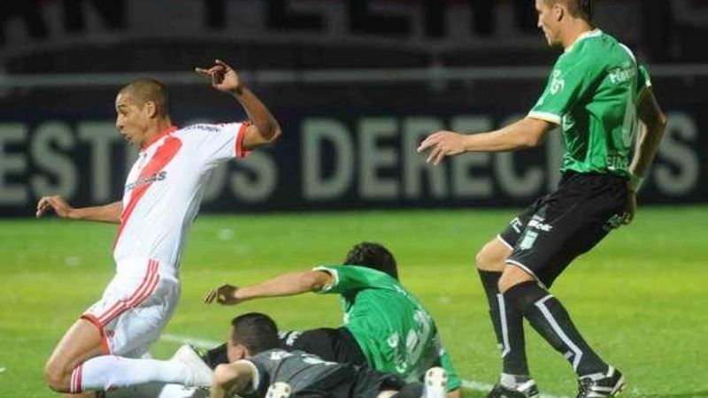 Con un estadio colmado, River le ganó 2 a 0 a Sportivo Belgrano