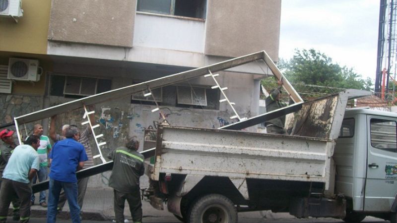 Retiro de carteles en el casco céntrico