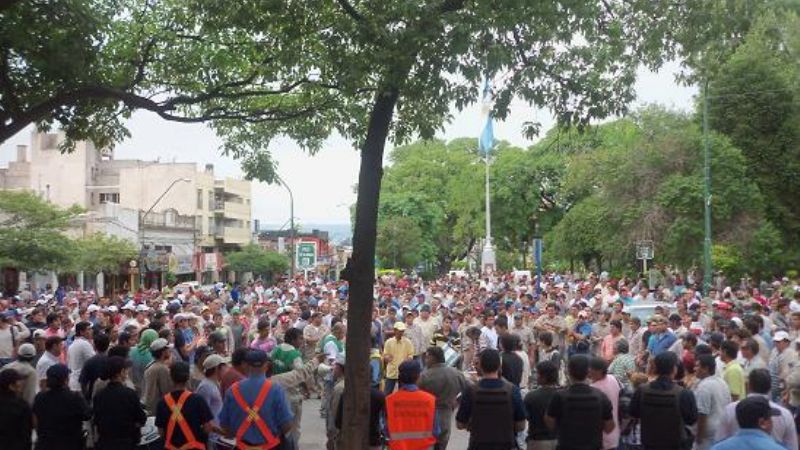 Trabajadores a paro por tiempo indeterminado