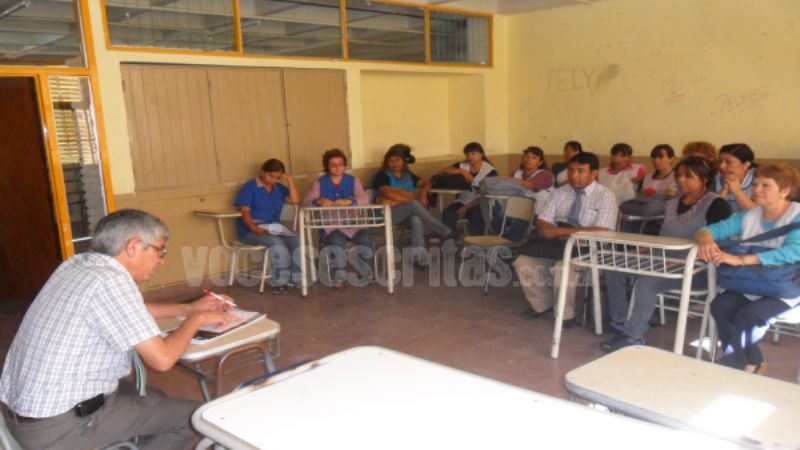 Docentes tinogasteños continuarán con paro por tiempo indeterminado