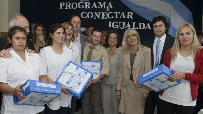 Alumnos de Banda de Varela recibieron sus netbooks