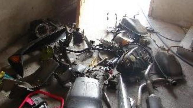 Desbaratan banda que se dedicaba al robo de motos