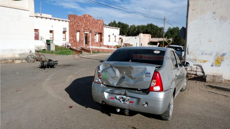 Colisionaron un auto y una moto