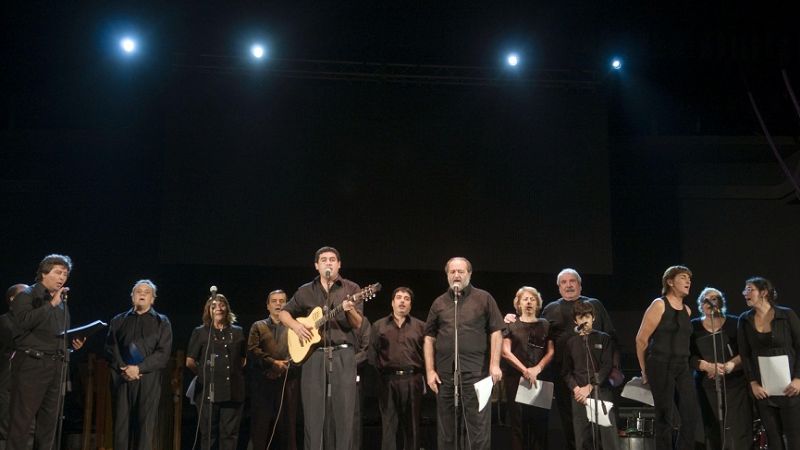 Un teatro lleno aplaudió a los artistas de “Catamarca con Vuelo Propio”