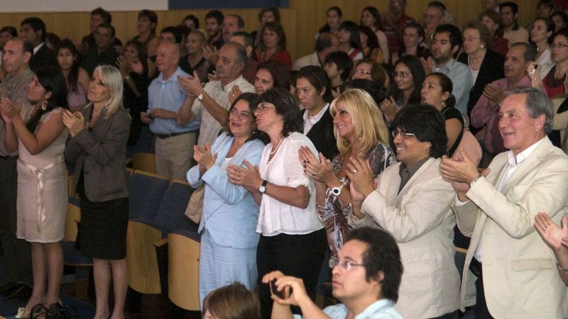 Un teatro lleno aplaudió a los artistas de “Catamarca con Vuelo Propio”