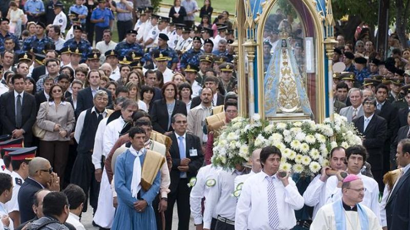 La Gobernadora Corpacci participó de la procesión en honor a la Virgen del Valle